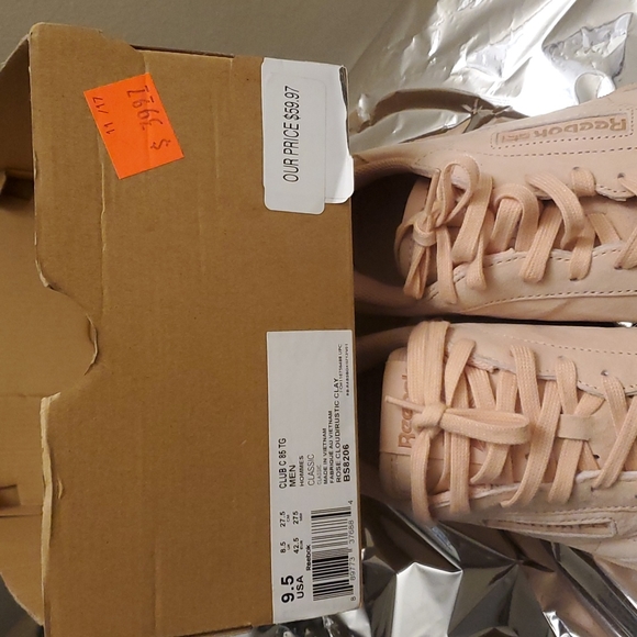 Men's Classic Reebok - Picture 3 of 4